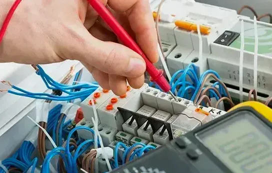 Professional electrician in Hanwell